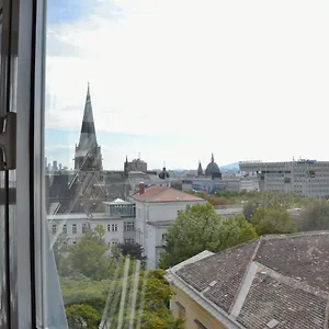 Hotel Apollo **